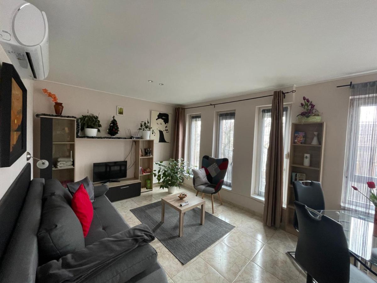 Nyil Apartman Wellnes Debrecen Exterior foto